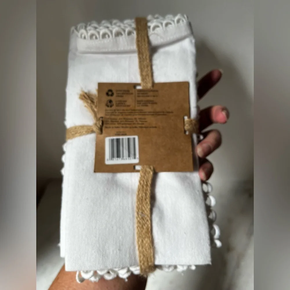Quality Living White Lace Trim Napkins set of 4